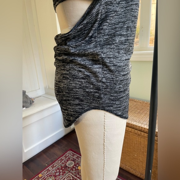 Wilfred vneck long sleeve W/ open back - Picture 4 of 5